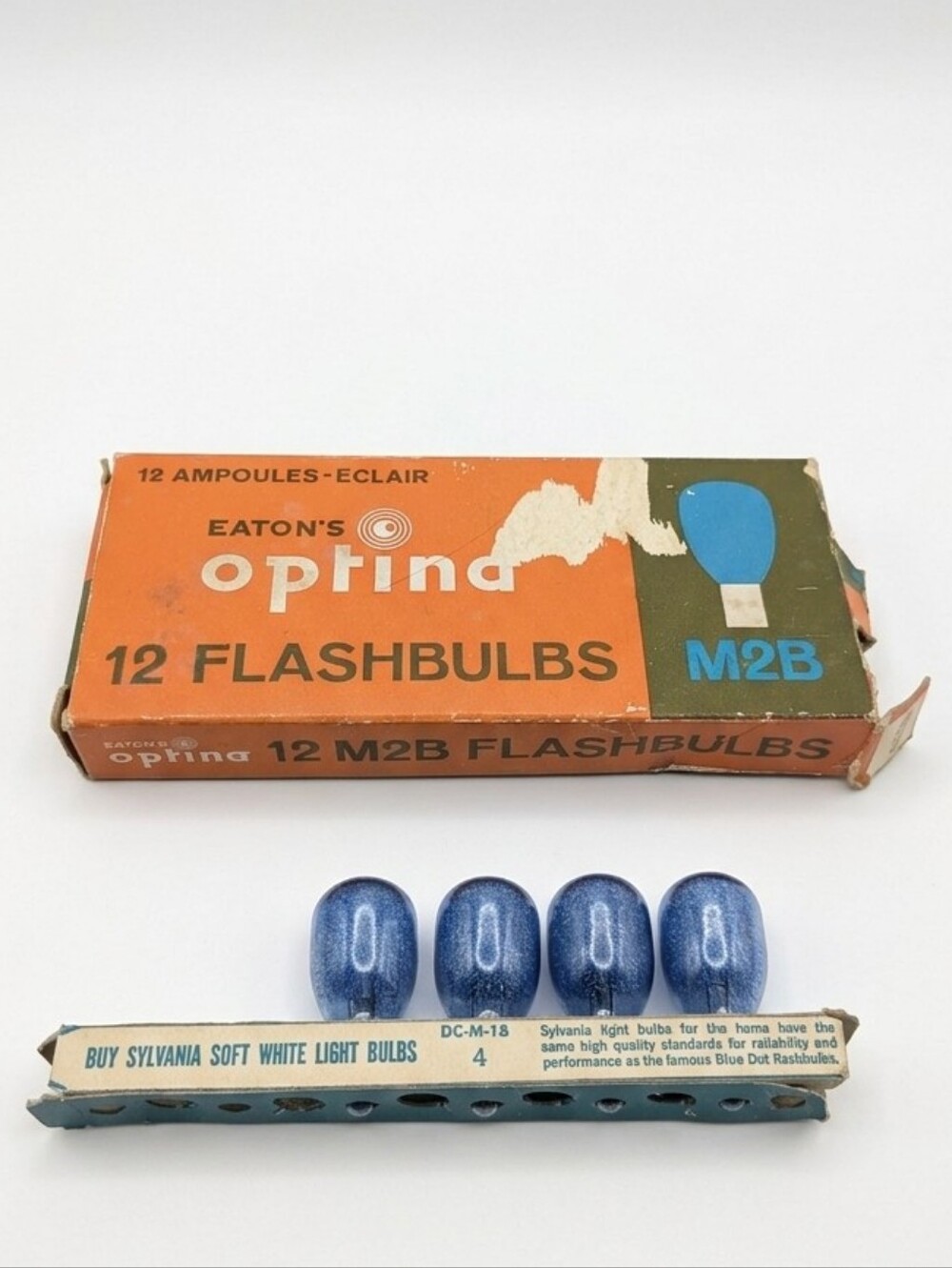 Eaton's Optina Vintage Box & Four M2B Blue Dot Flashbulbs by Sylvania 1960s/70s
